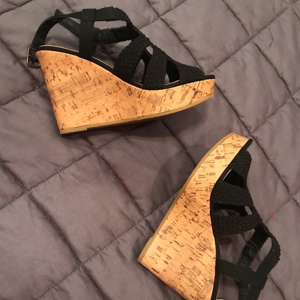 Black wedges